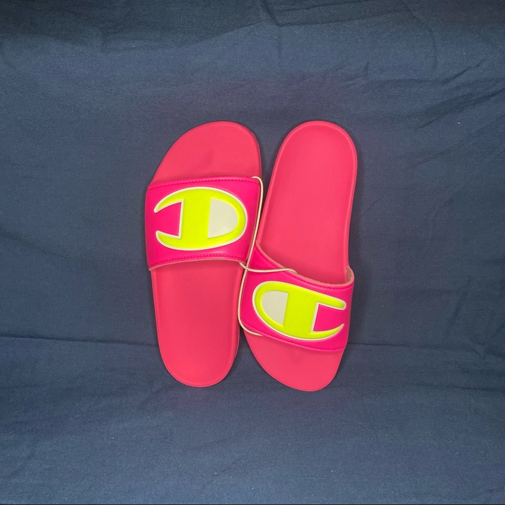 Champion Super Sized Logo WMNS slides with Hot Pink Yellow Youth